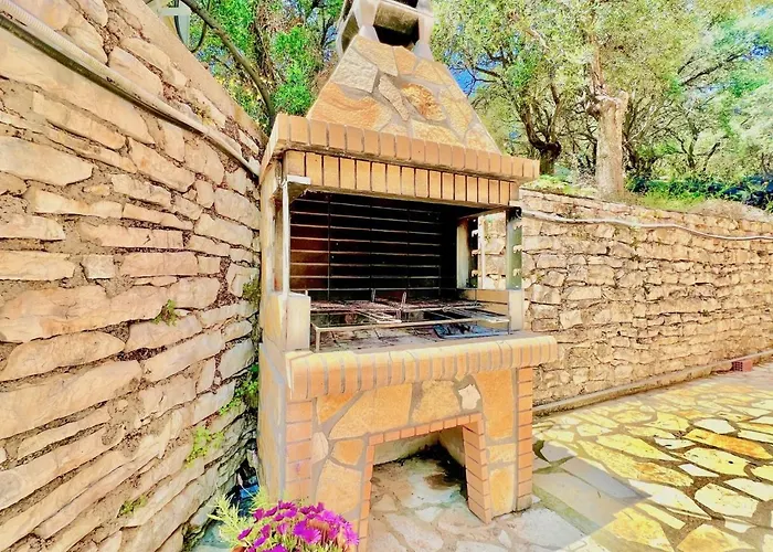 Vilă Thespina With Private Pool By Dadovillas Apraos