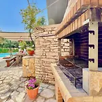 Thespina With Private Pool By Dadovillas Villa *