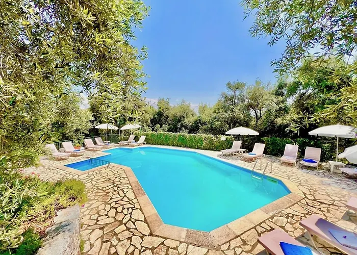 Thespina With Private Pool By Dadovillas Apraos