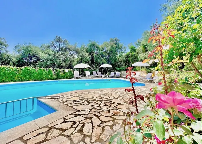 Thespina With Private Pool By Dadovillas Apraos